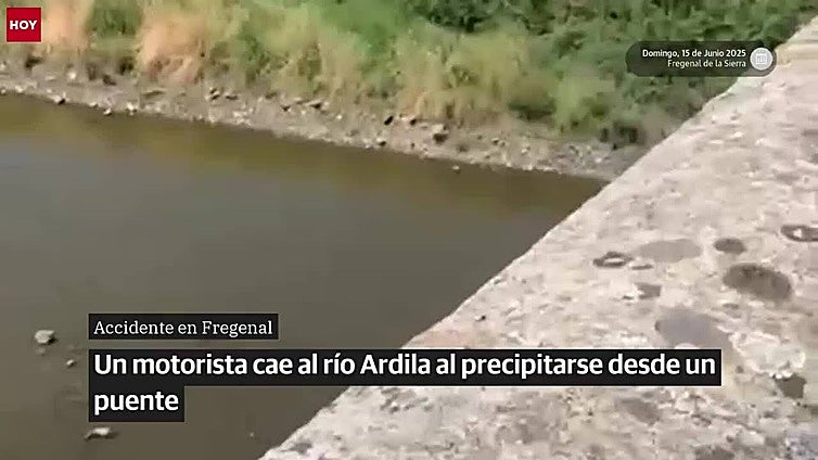Herido grave un motorista de 29 años al caer por un puente cerca de Fregenal de la Sierra