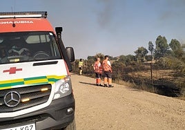 Equipos de Cruz Roja movilizados por un incendio en Badajoz
