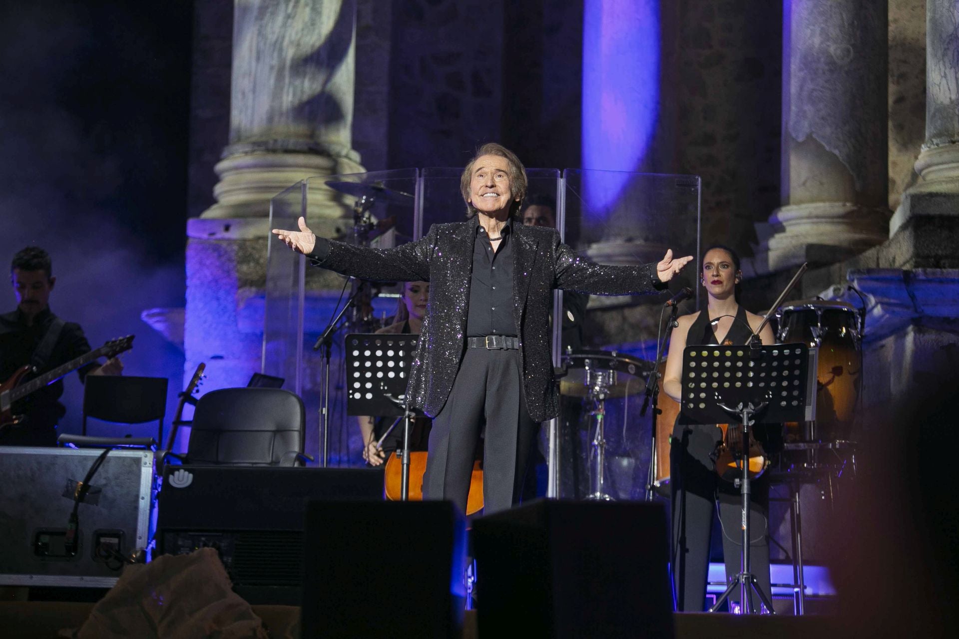 Raphael triunfa en su regreso al escenario del Teatro Romano
