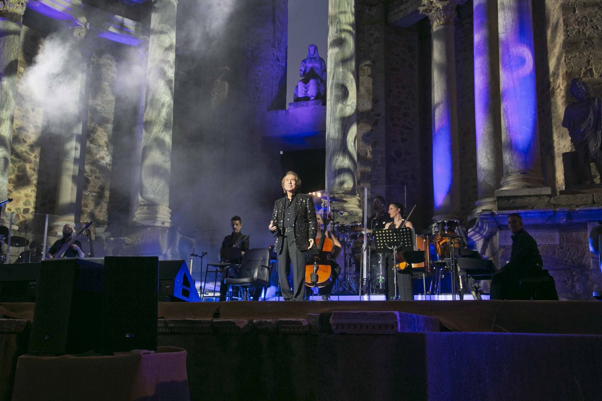 Raphael triunfa en su regreso al escenario del Teatro Romano