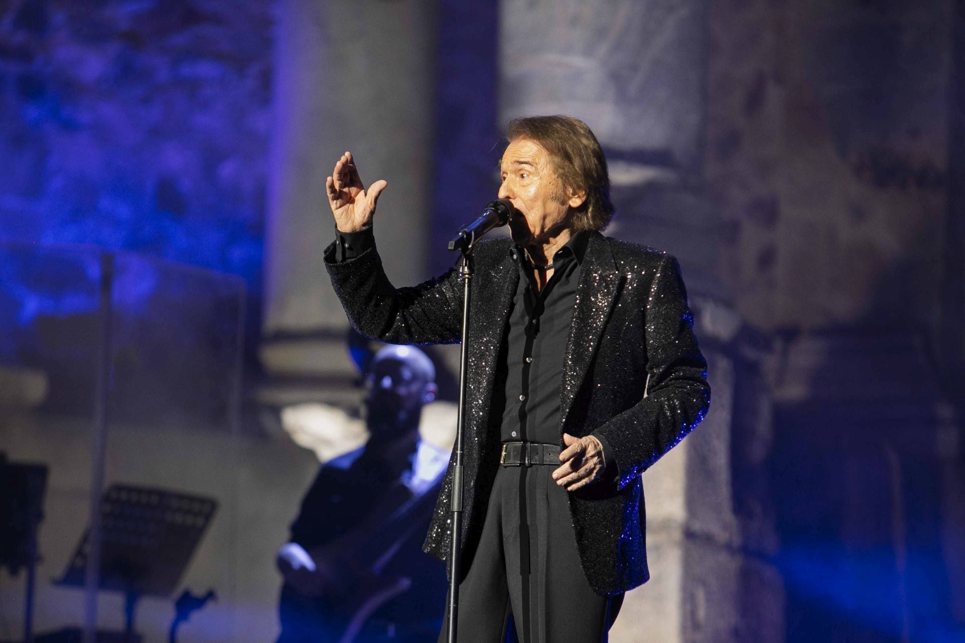 Raphael triunfa en su regreso al escenario del Teatro Romano