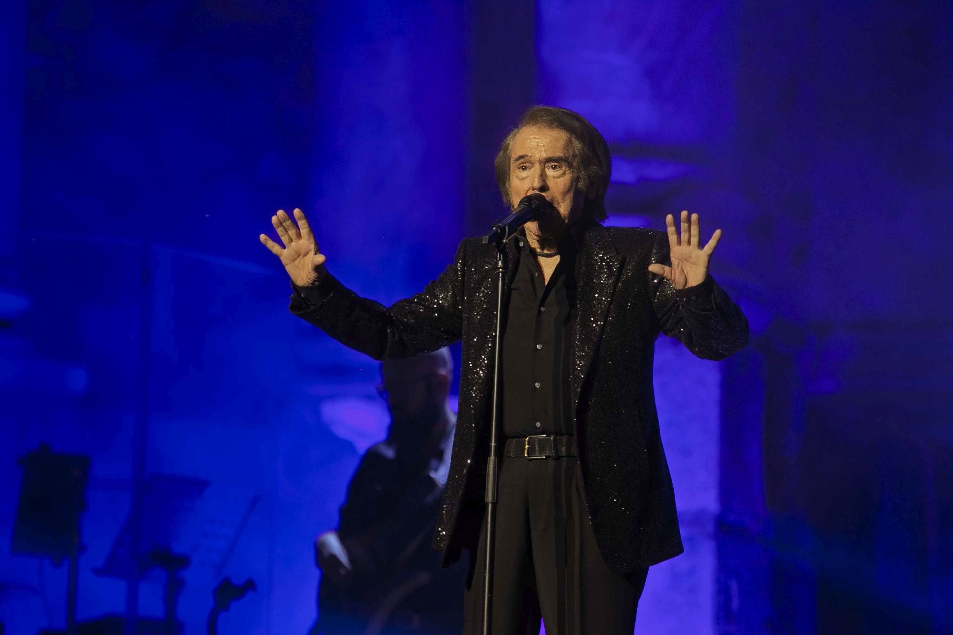 Raphael triunfa en su regreso al escenario del Teatro Romano