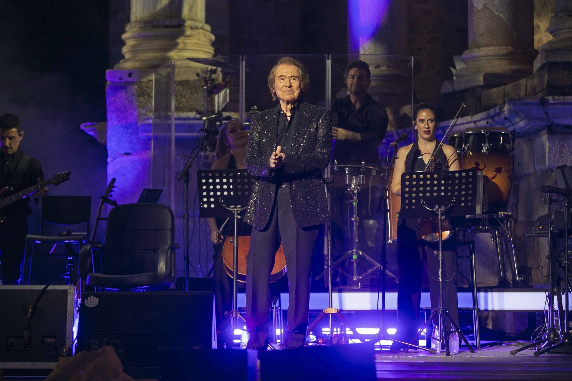 Raphael triunfa en su regreso al escenario del Teatro Romano