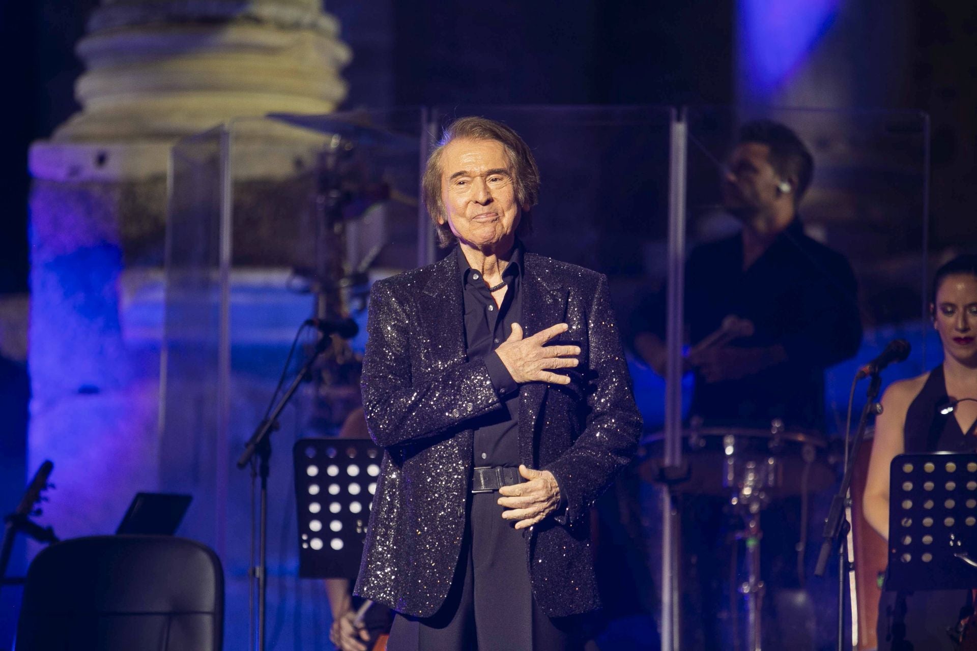 Raphael triunfa en su regreso al escenario del Teatro Romano