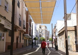 Toldos en la calle del Museo Romano como los que se colocarán en Valverde Lillo.
