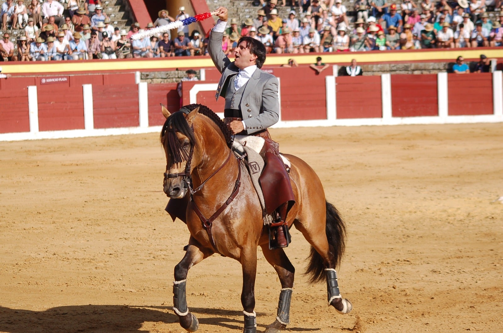 Fotos | Así fue la carrida de toros donde Diego Ventura y Leonardo Hernández salieron a hombros