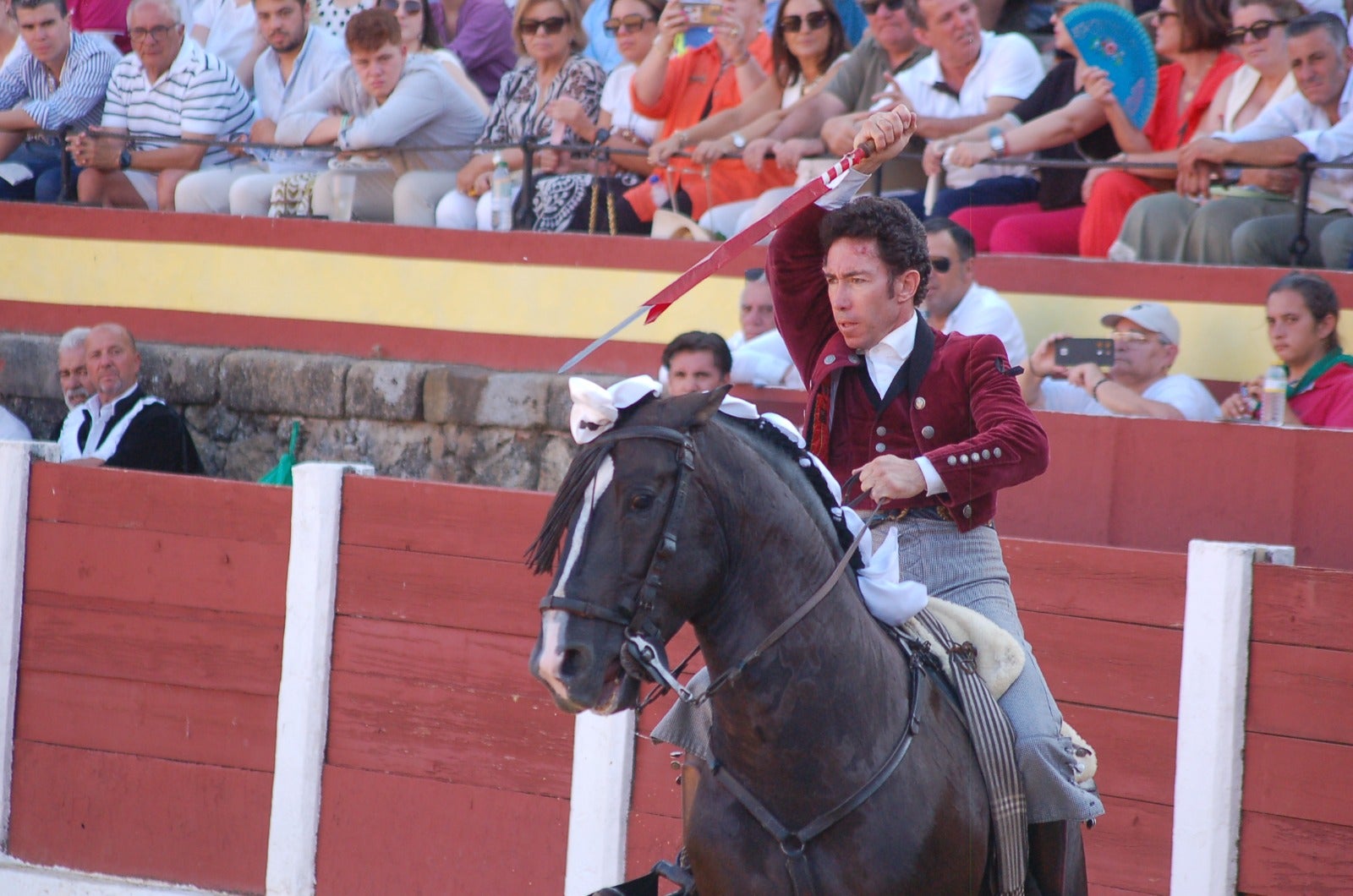 Fotos | Así fue la carrida de toros donde Diego Ventura y Leonardo Hernández salieron a hombros