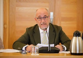 Tirso Leal en el transcurso de un pleno del Ayuntamiento de Cáceres.