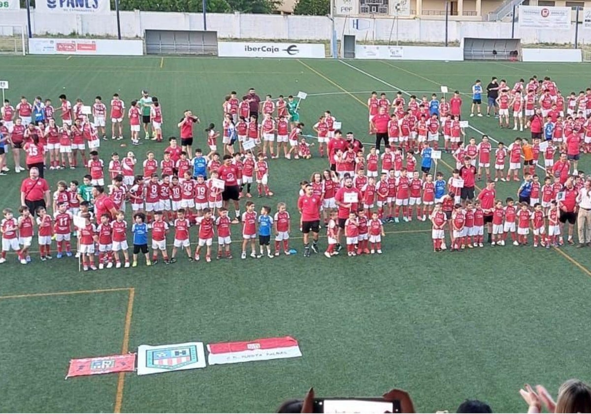 Clausura de la temporadacon todos los equipos de fútbol base del Puerta Palmas.