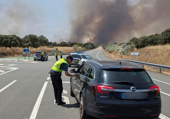 La Guardia Civil ha cortado dos carreteras entre Cáceres y Trujillo.