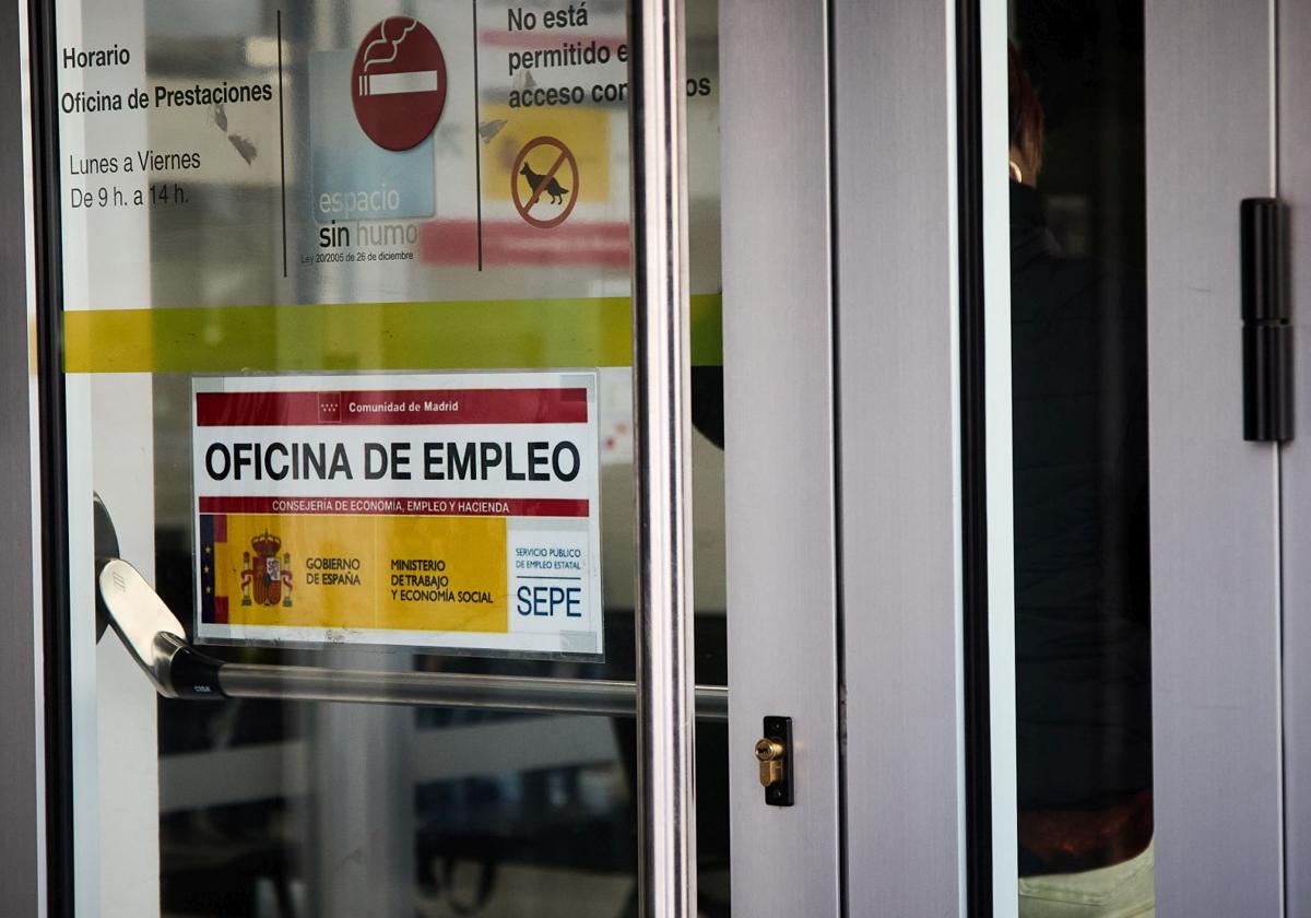 Entrada de una oficina del SEPE.