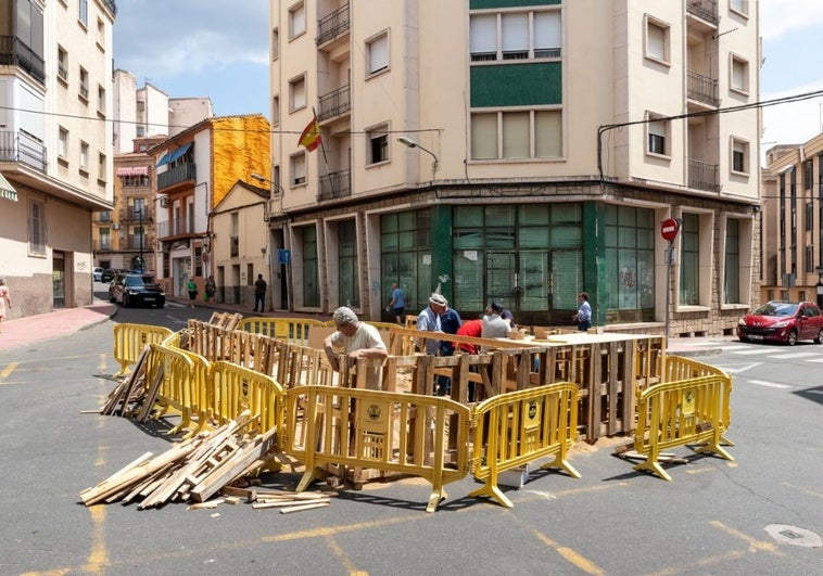 San Juan encenderá la Feria Chica de Plasencia con una falla en tributo a los voluntarios de la dana