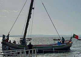 El Bote Leão realiza viajes turísticos por el Tajo.