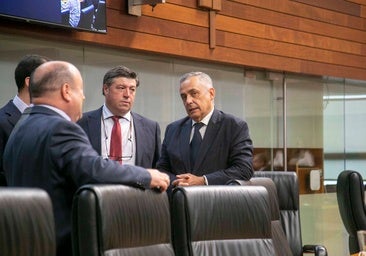 Vox replica a Vaquera que es «mentira» que no haya dinero para subir el sueldo a los docentes extremeños