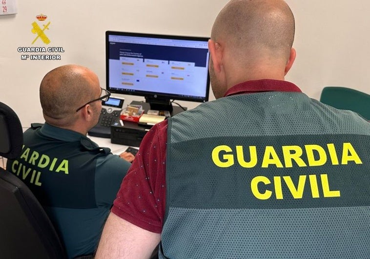 Tres investigados en Puebla de la Calzada por comprar con datos bancarios de otras personas