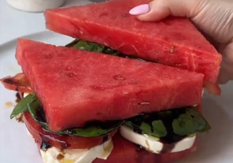 Sándiwch de sandía: la sorprendente receta que triunfa en TikTok para este verano
