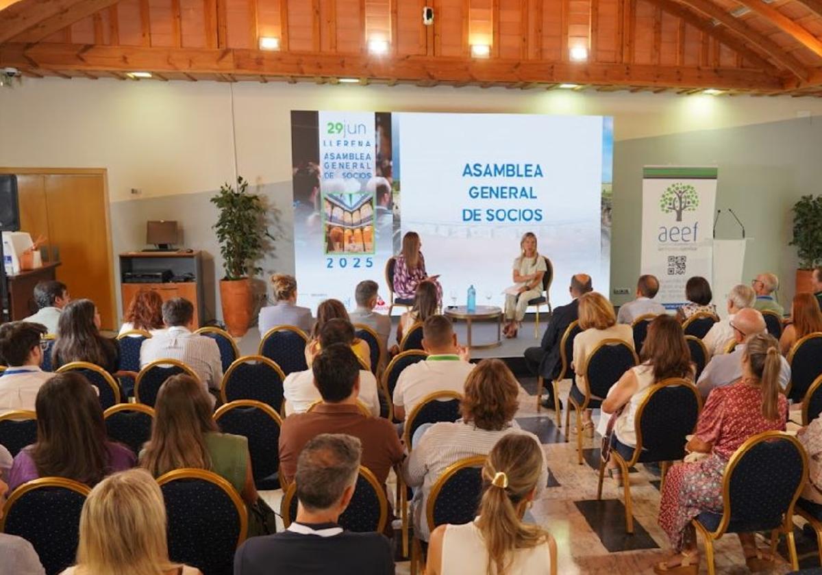 Momento durante una de las charlas de la jornada formativa de la asamblea.