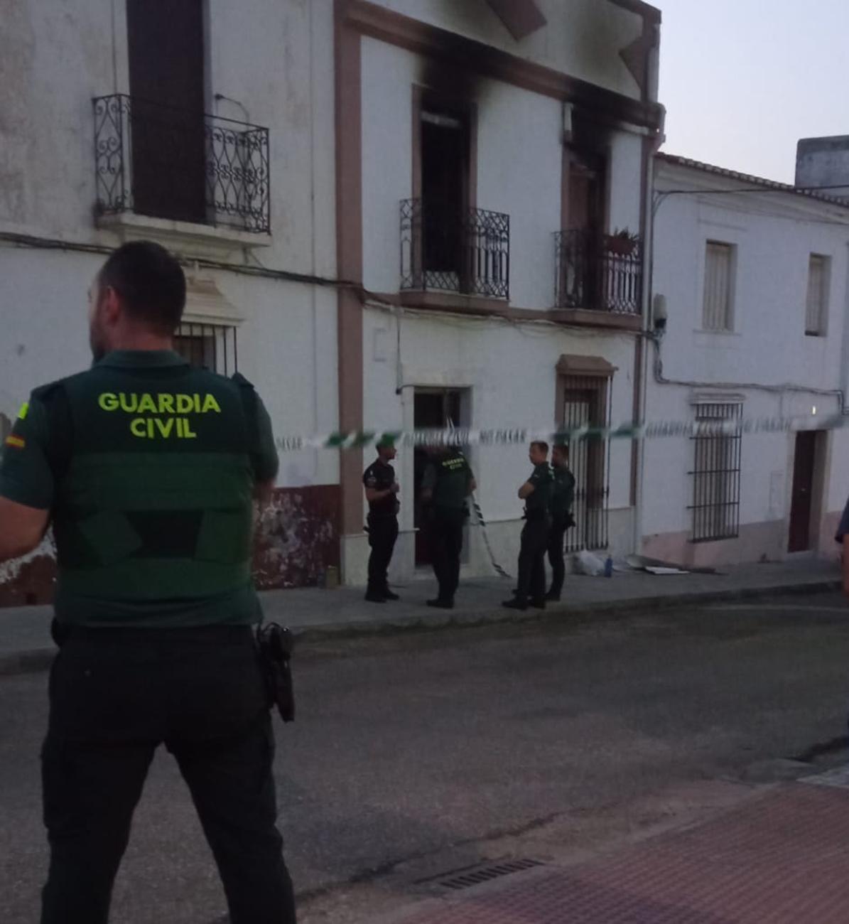 Muere una niña en el incendio de una vivienda en Olivenza