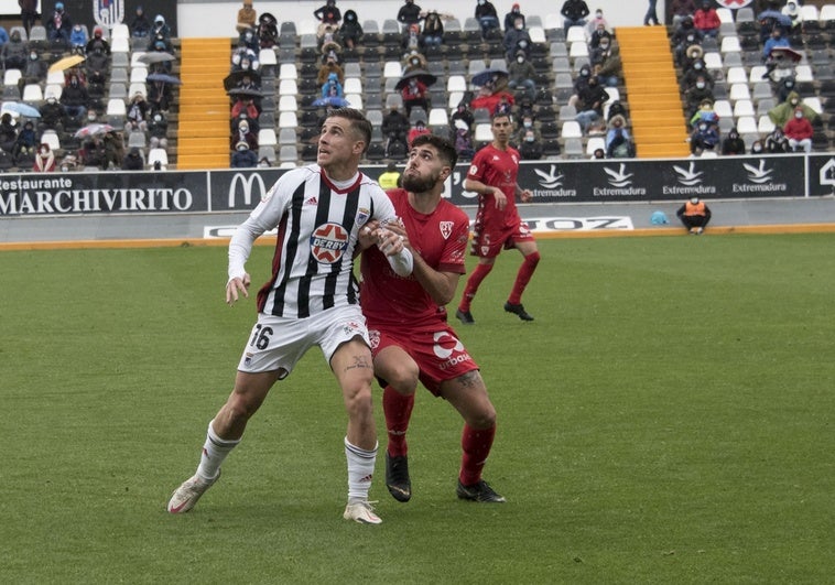 El Badajoz sube el nivel con Adri Escudero
