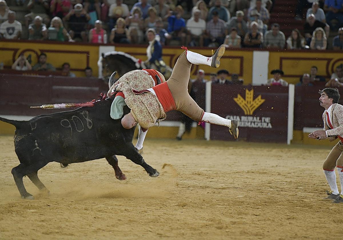 Fotos | Las mejores imágenes de la primera corrida de toros de la feria de San Juan de Badajoz 2025