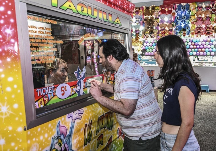 Cinco euros por viaje, el precio más habitual de la Feria de San Juan de Badajoz en 2025