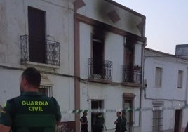 Fachada de la vivienda en la que se ha producido el incendio.