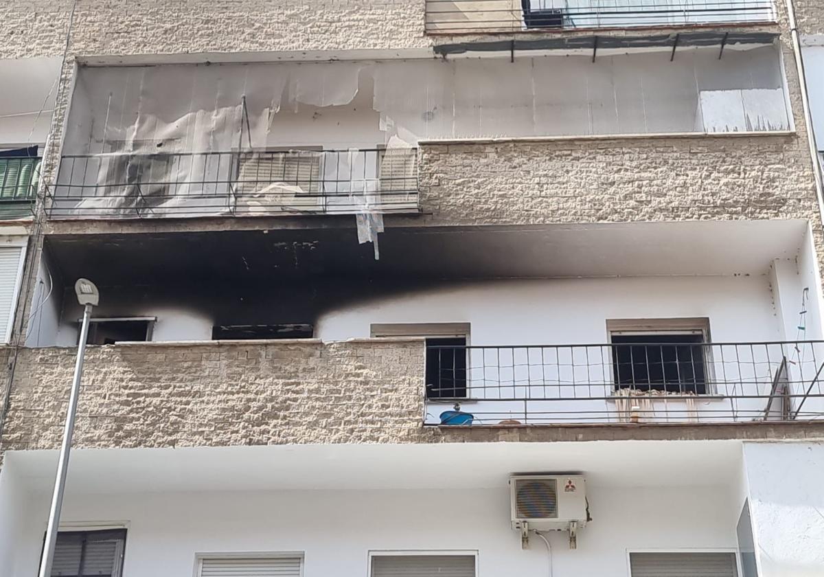 Fotos | Así ha quedado la vivienda de Mérida afectada por un incendio