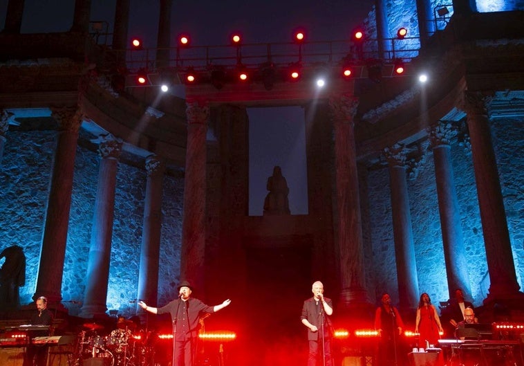 Pecos lleva la nostalgia y la emoción al Teatro Romano de Mérida