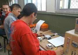 Alumnos de un ciclo de FP, durante una clase.