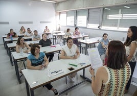 Aspirantes a docente en las oposiciones celebradas el pasado fin de semana en Extremadura.