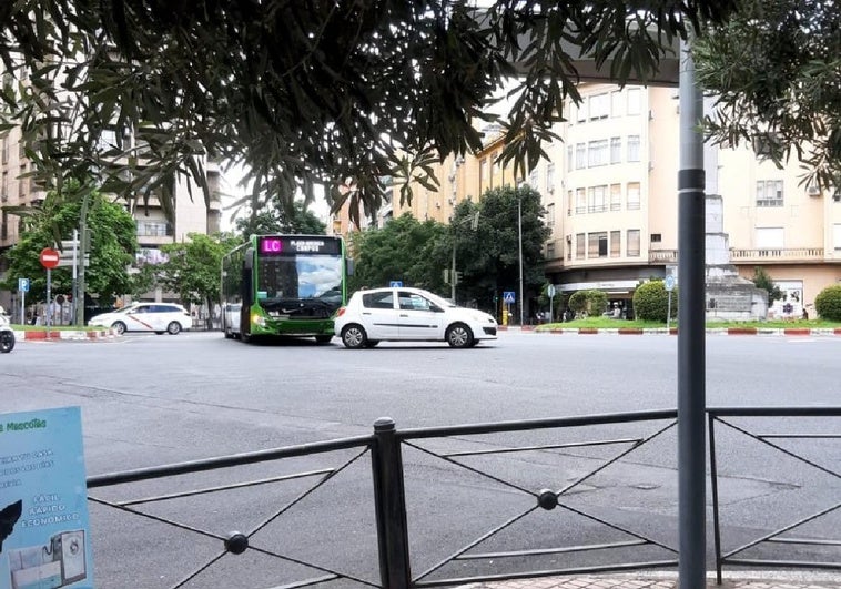 Un bus urbano, involucrado en un accidente en la Cruz