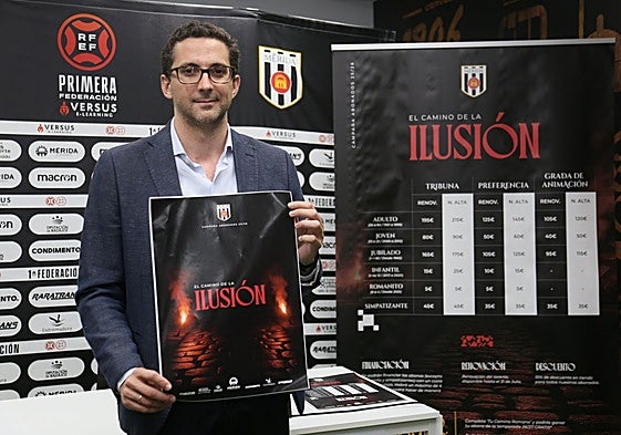 Alejandro Pérez, director general del Mérida, en la presentación de la nueva campaña de abonados.