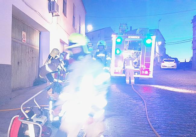 Un hombre sufre quemaduras en el incendio de una vivienda en Cáceres | Hoy