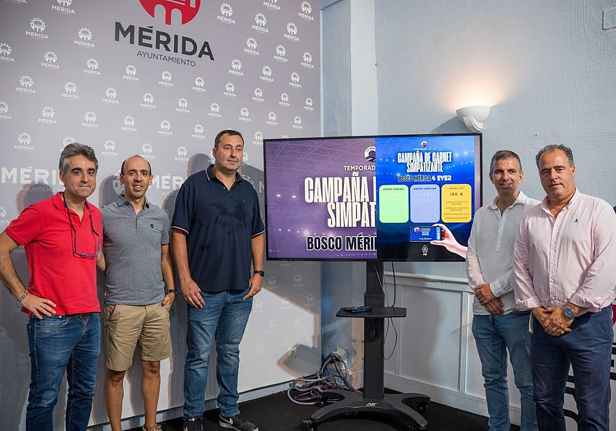 Directiva del Bosco con el delegado Toni Marín.