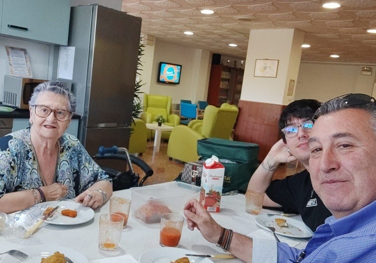 Cáceres estrena un proyecto pionero en el centro de mayores Cervantes: «Poder comer con mis hijos en la residencia me da la vida»
