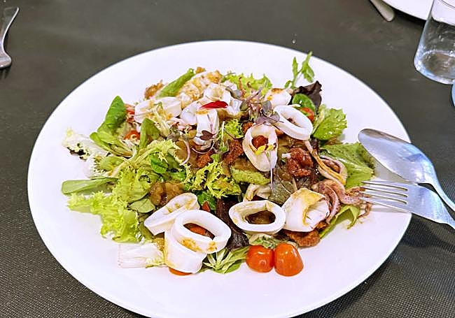 Ensalada de chipirones.