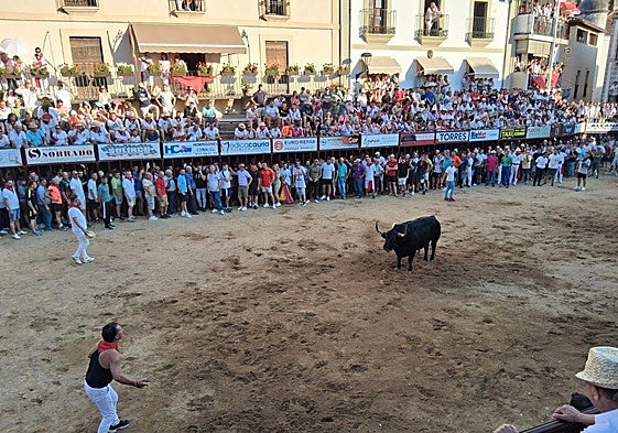 Un momento de la lidia de 'Mexicano' al estilo tradicional este viernes en Coria.