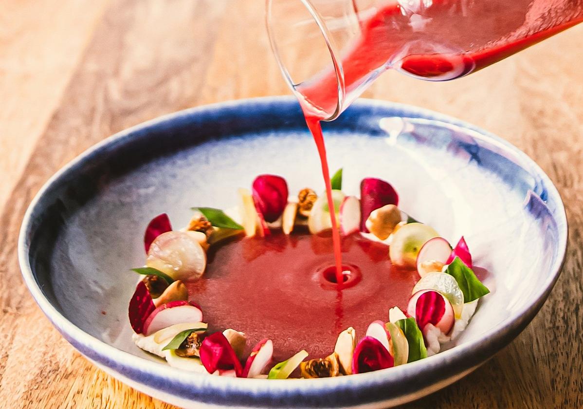 Actualmente, en plena temporada, en 'Macarraca' ofrecen gazpacho de cerezas, pero también lo tendrán de sandía o de remolacha.