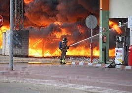 Incendio en el polígono El Prado de Mérida.