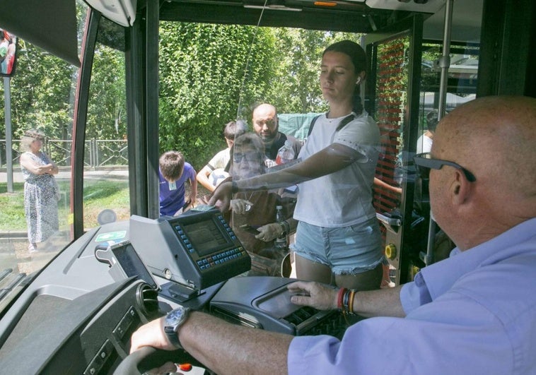 El Ayuntamiento de Mérida paga 475.000 euros por los bonos gratis del autobús urbano