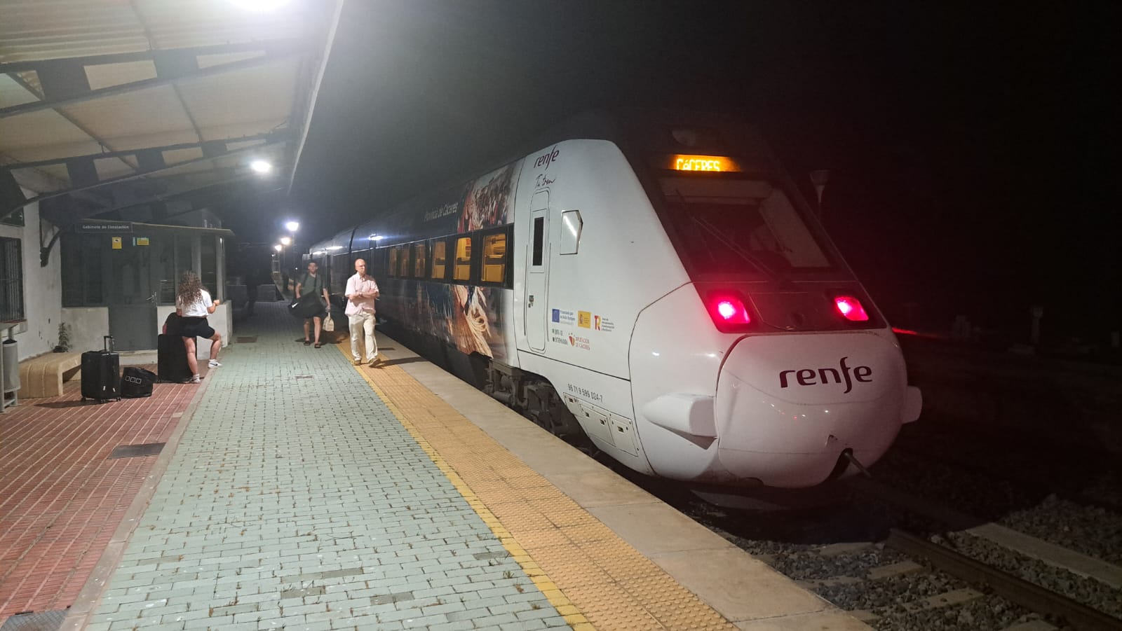 Tren Madrid-Cáceres interrumpido este domingo.