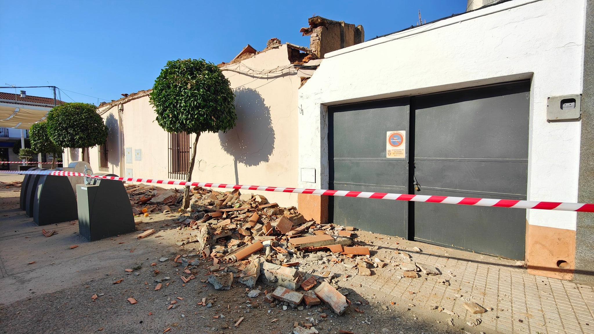 Fotos | Así está la Casa del Pueblo de Valverde de Leganés tras el derrumbe