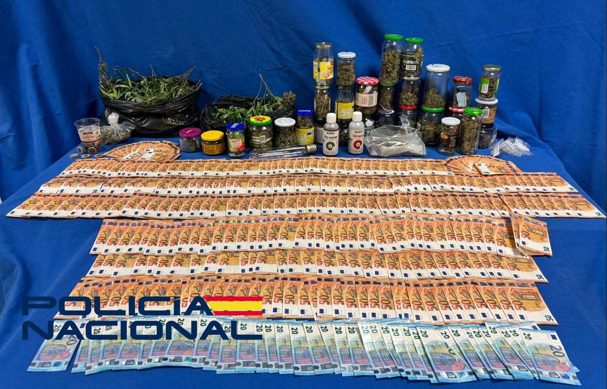 Material intervenido por los agentes.