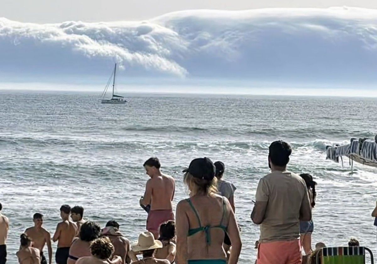 Un espectacular «tsunami de nubes» sorprende en la costa portuguesa.