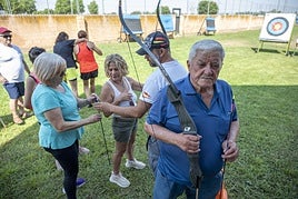 Antonio Tavares en su primera clase de tiro con arco.