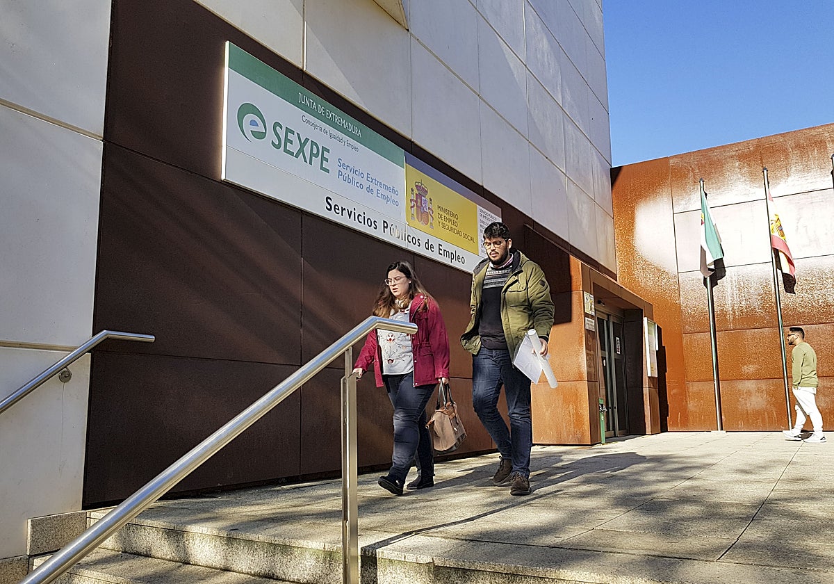 El paro baja en Extremadura en 2.663 personas en junio, y se sitúa en 65.972