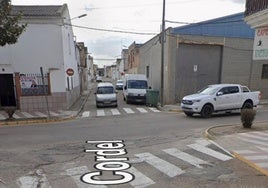 Cruce de la calle Hernán Cortés con la calle Cordel, en Santa Amalia.