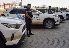 Presentación de nuevos coches de la Policía Local en la calle Stadium de Badajoz.