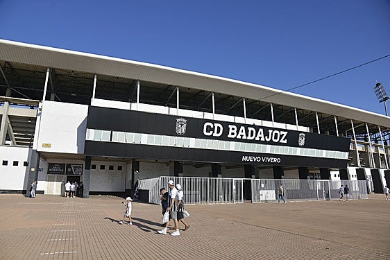 La AFE impide al Badajoz inscribir jugadores por deudas con su plantilla