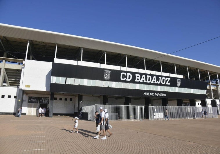 La AFE impide al Badajoz inscribir jugadores por deudas con su plantilla